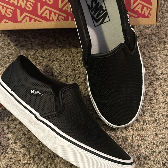Black and white vans - Picture 2 of 3
